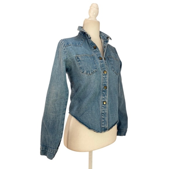 Lenina Western Denim Shirt Snap Front Long Sleeve Light Blue Wash - Picture 2 of 5